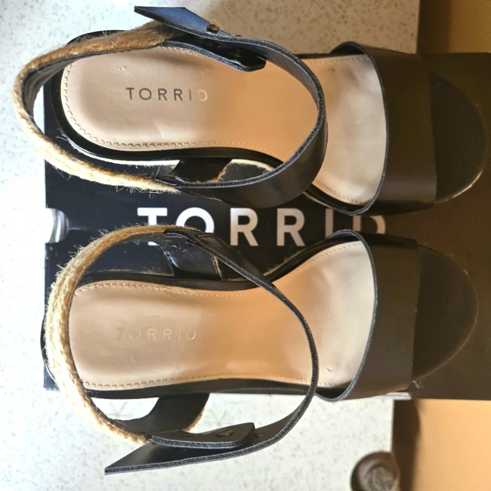 torrid these wedges